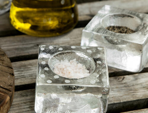 Mitt saltkar står vackert på köksbänken eller framme på köksbordet.